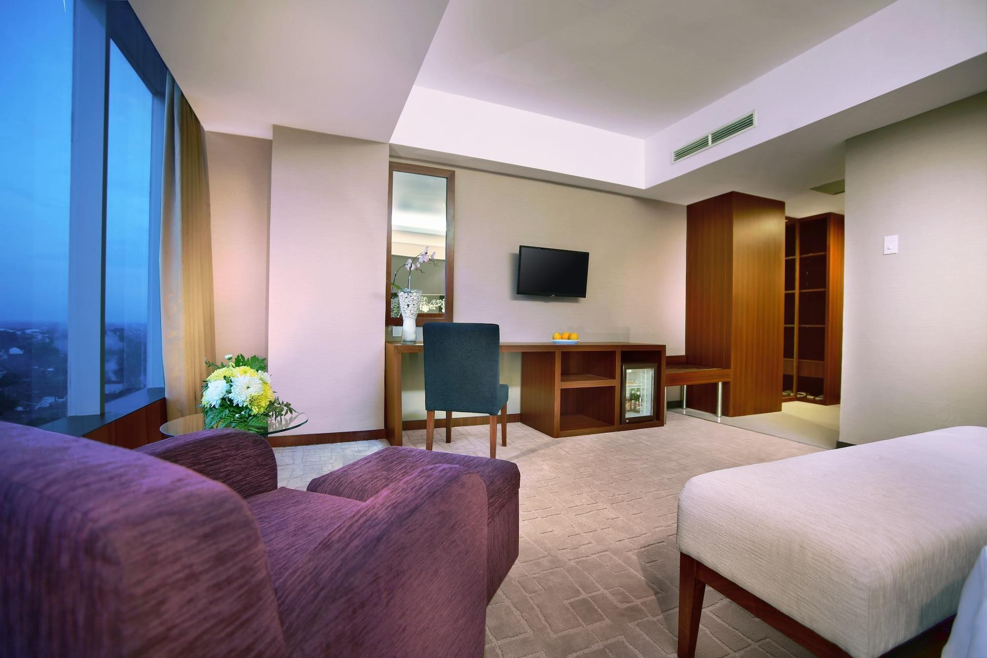 Aston Madiun Hotel & Conference Center Екстер'єр фото