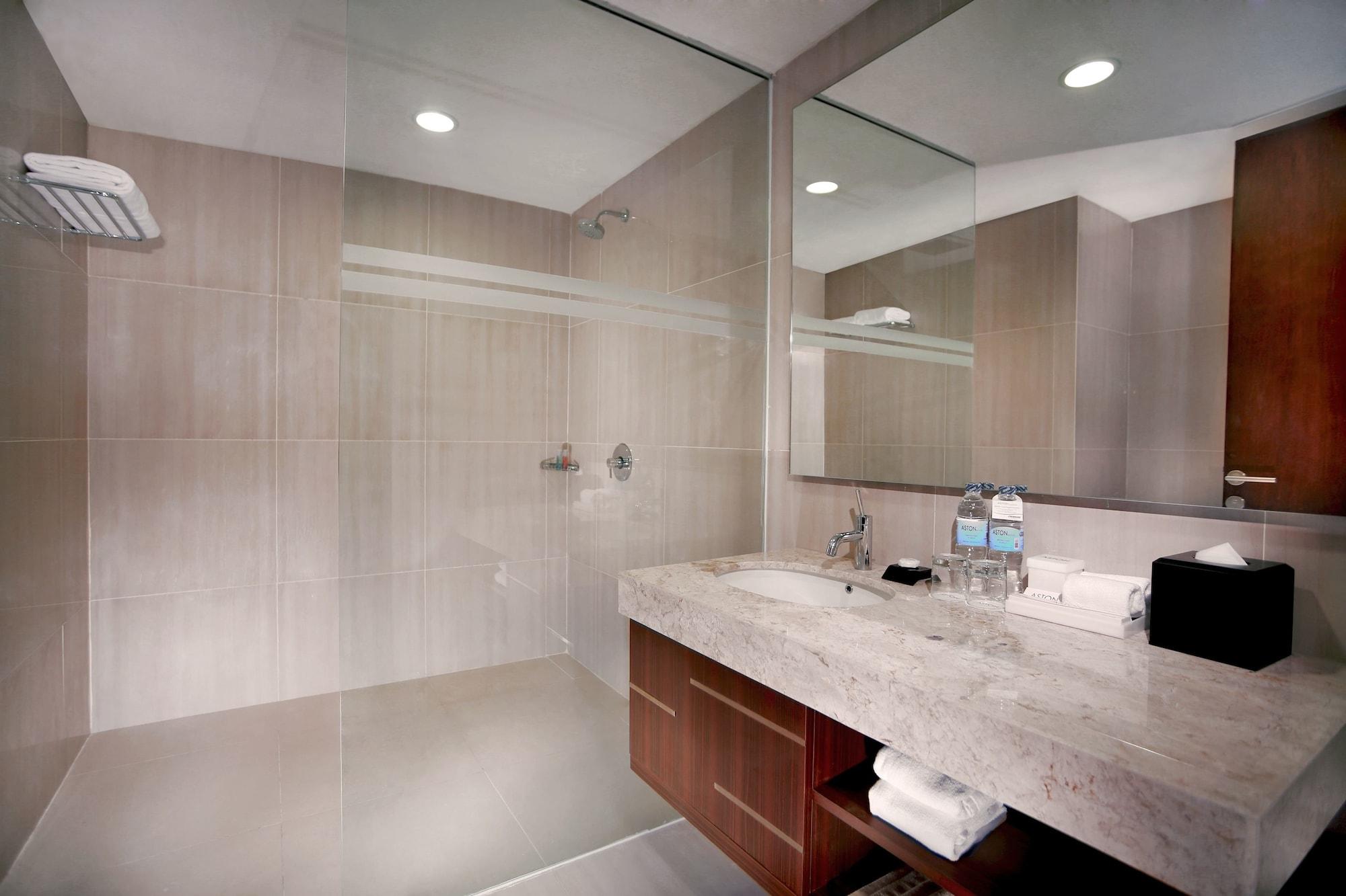 Aston Madiun Hotel & Conference Center Екстер'єр фото
