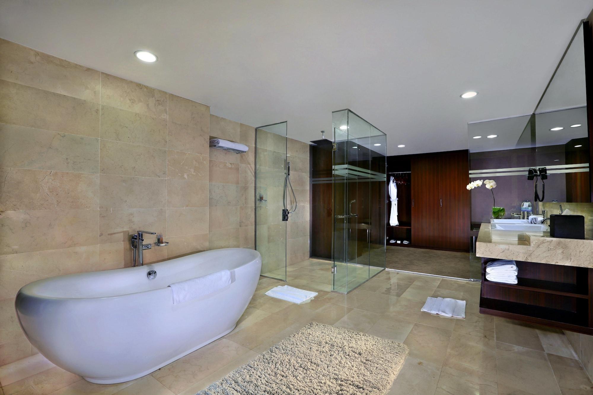 Aston Madiun Hotel & Conference Center Екстер'єр фото