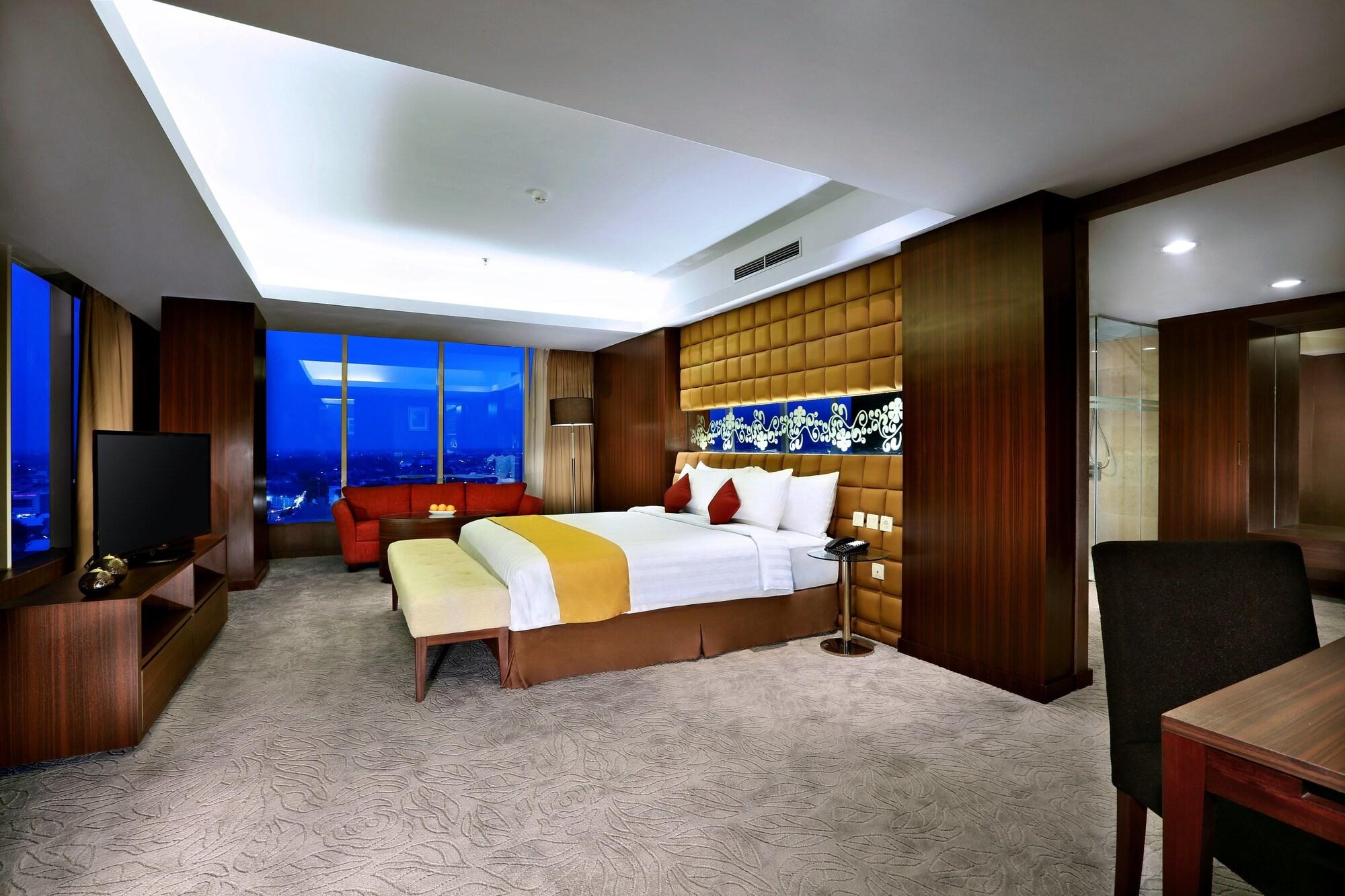 Aston Madiun Hotel & Conference Center Екстер'єр фото