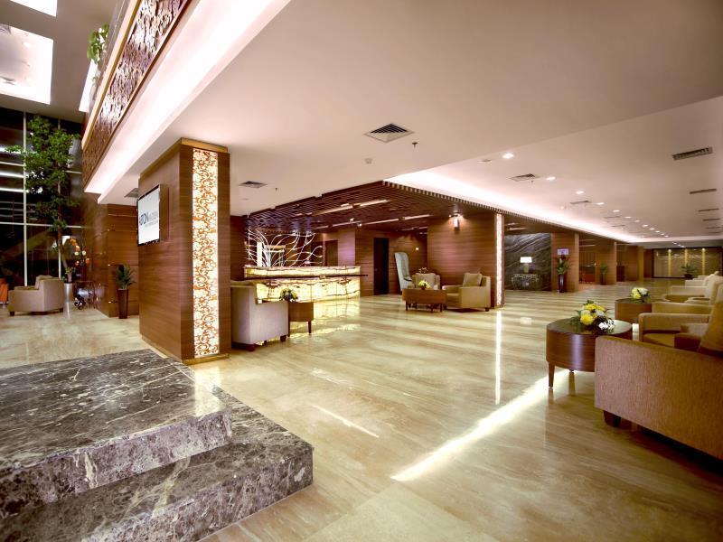 Aston Madiun Hotel & Conference Center Екстер'єр фото