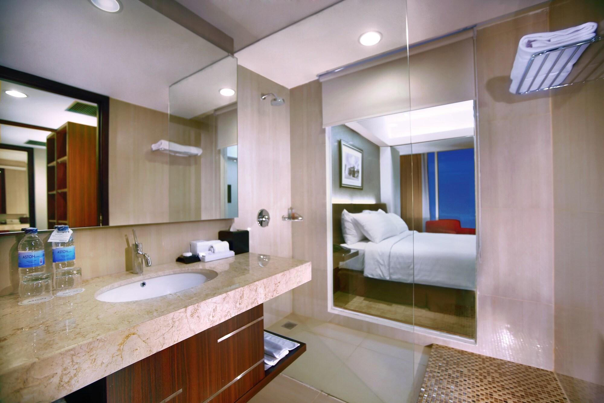 Aston Madiun Hotel & Conference Center Екстер'єр фото