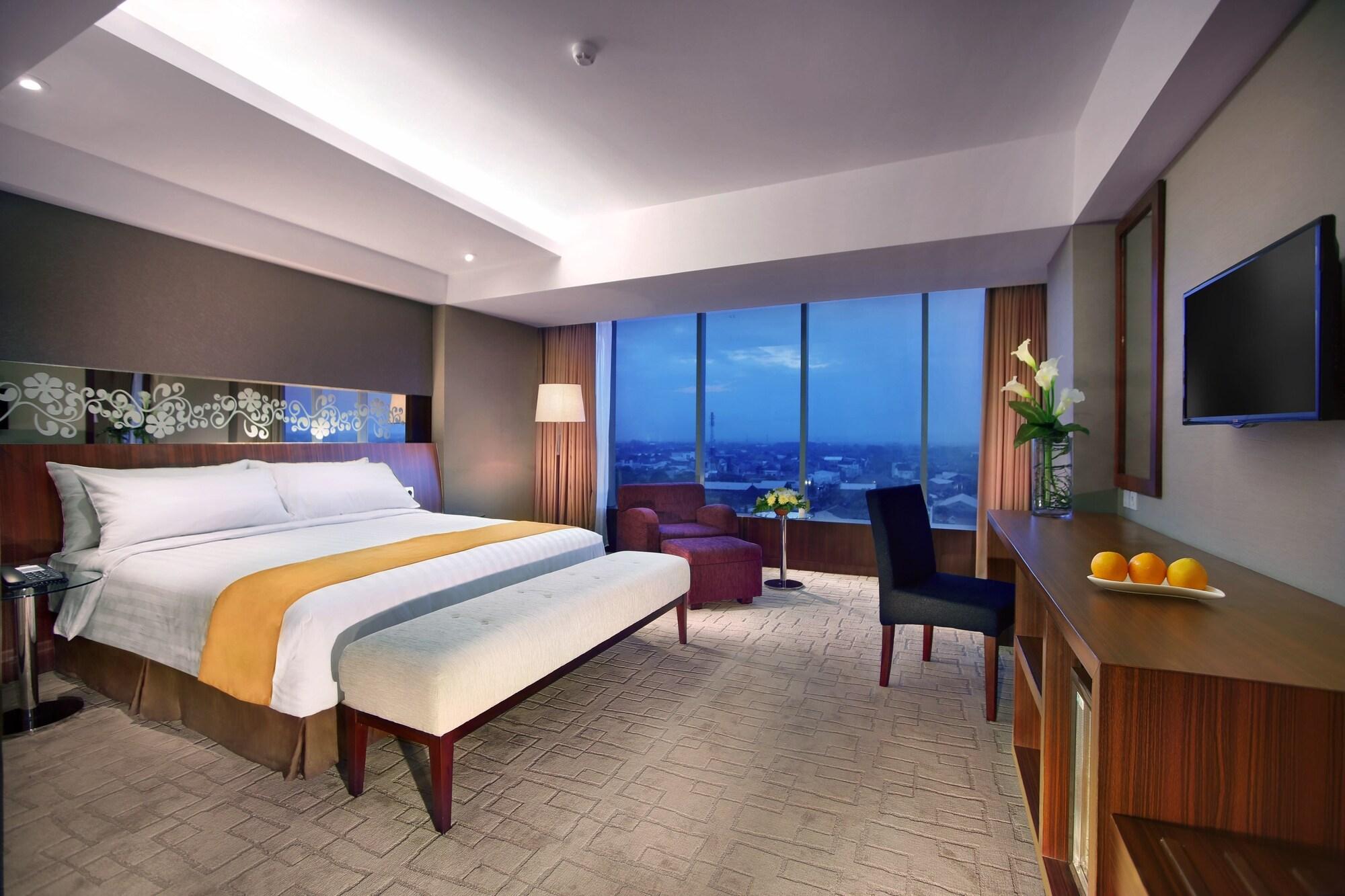 Aston Madiun Hotel & Conference Center Екстер'єр фото