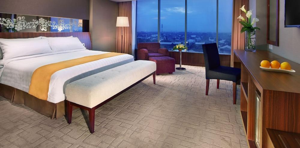 Aston Madiun Hotel & Conference Center Екстер'єр фото