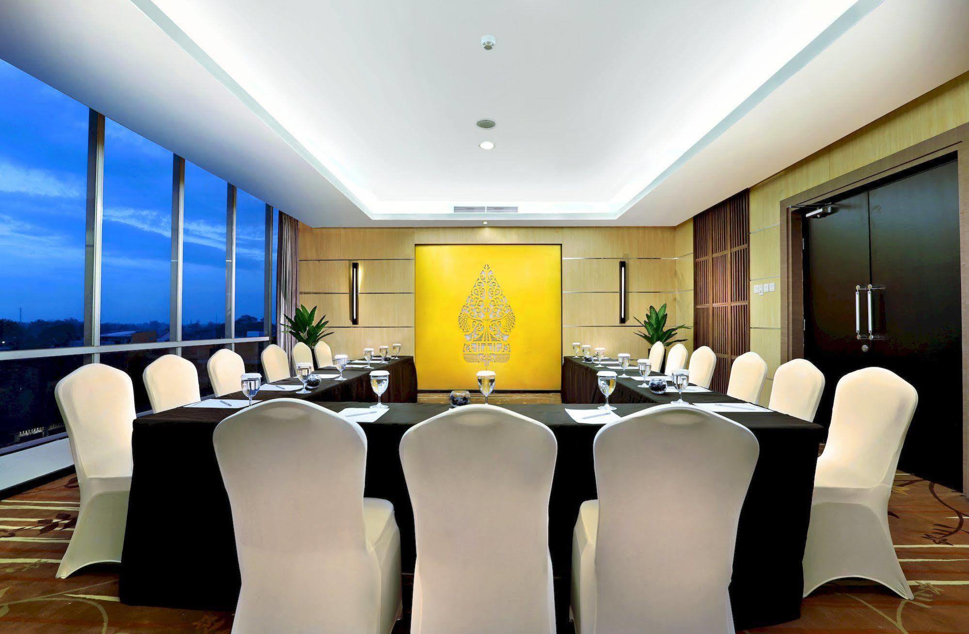 Aston Madiun Hotel & Conference Center Екстер'єр фото