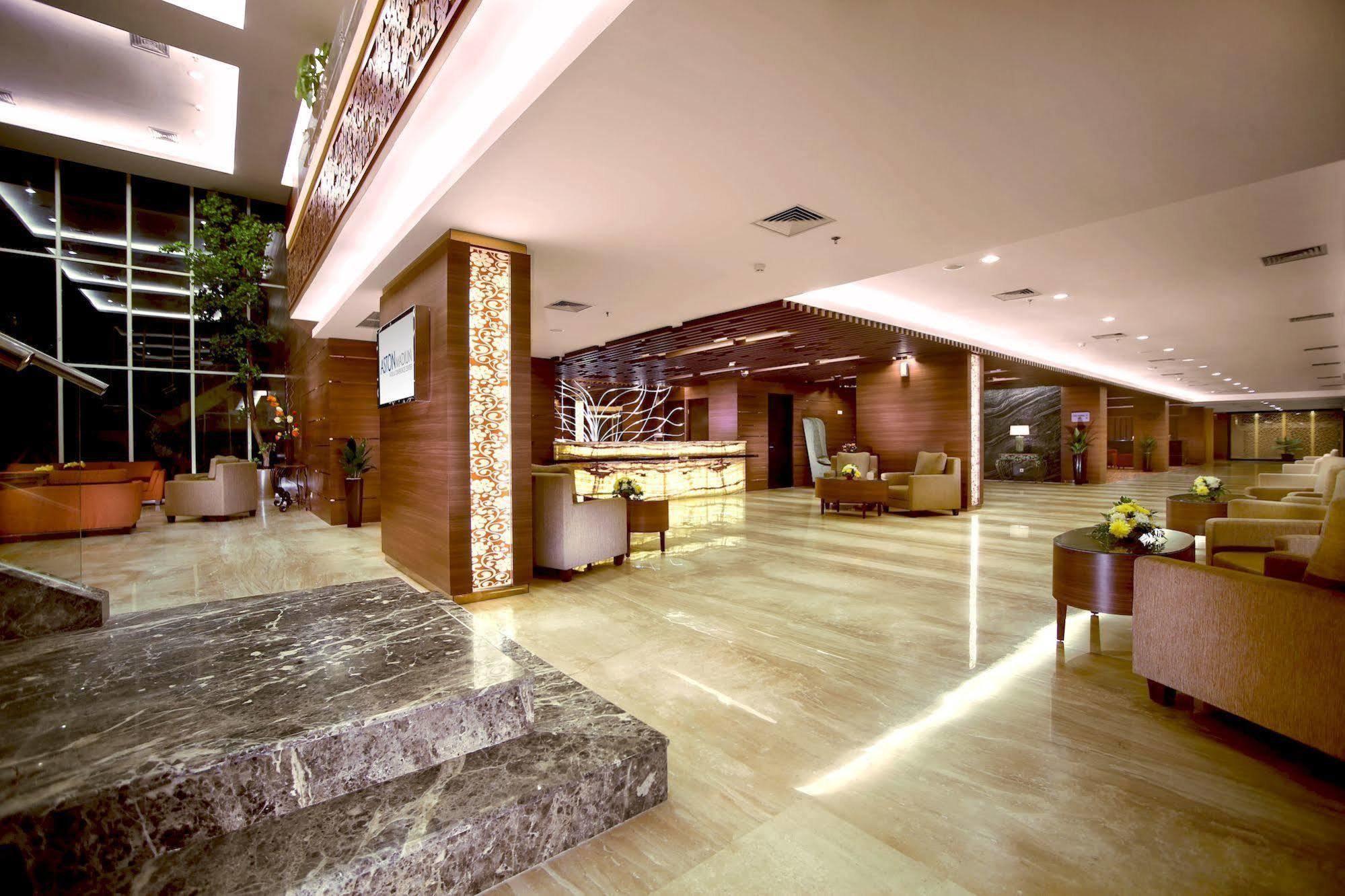 Aston Madiun Hotel & Conference Center Екстер'єр фото