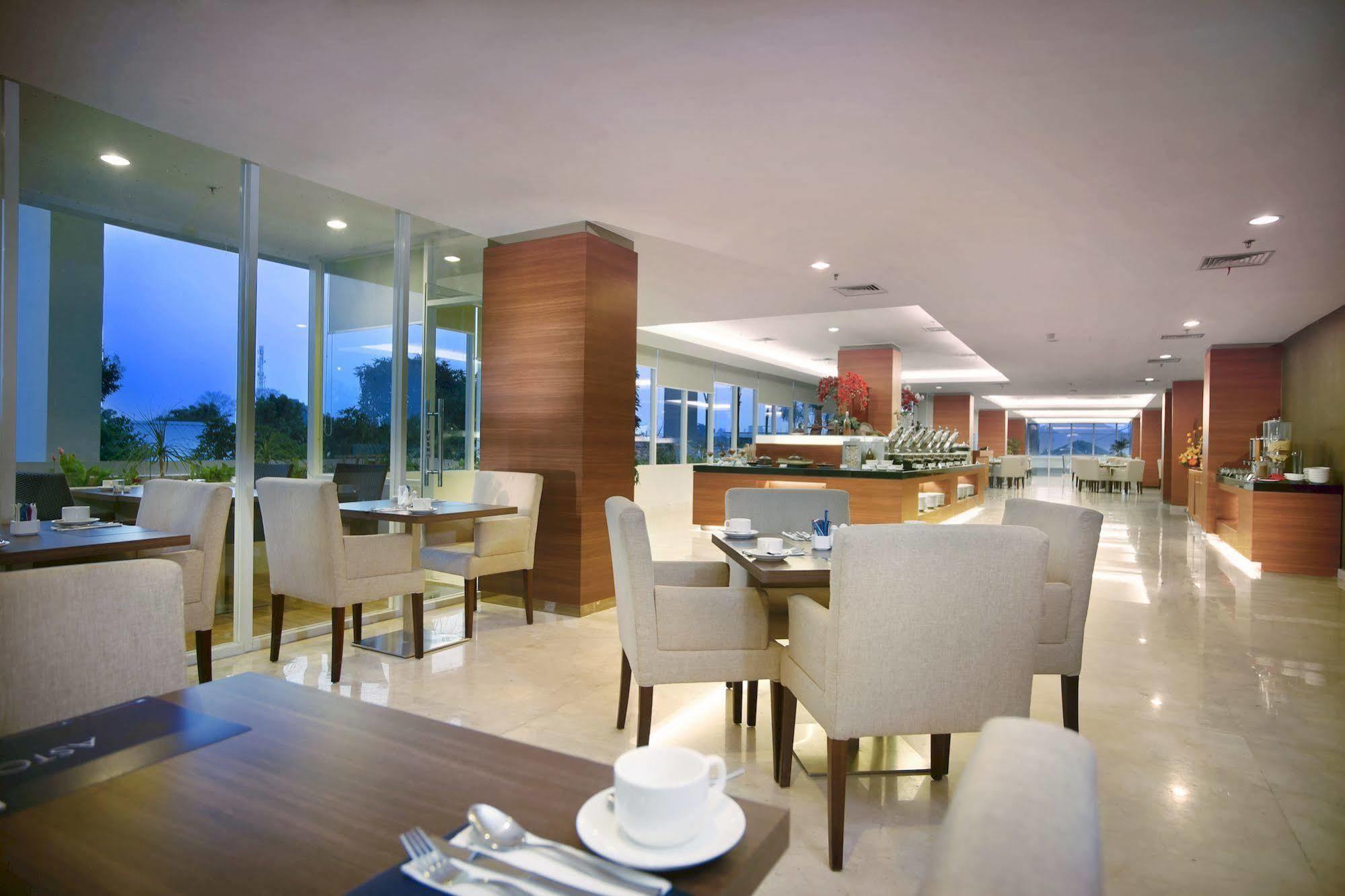 Aston Madiun Hotel & Conference Center Екстер'єр фото