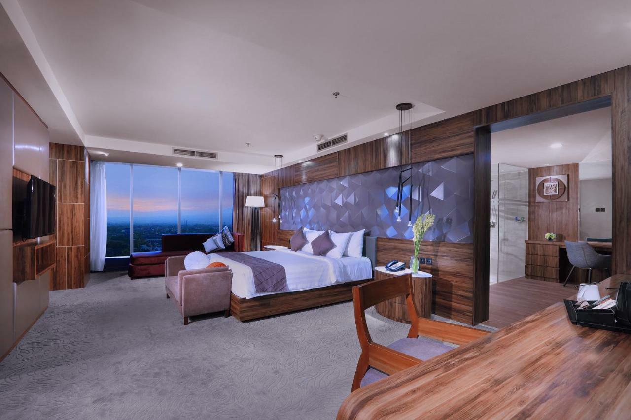 Aston Madiun Hotel & Conference Center Екстер'єр фото